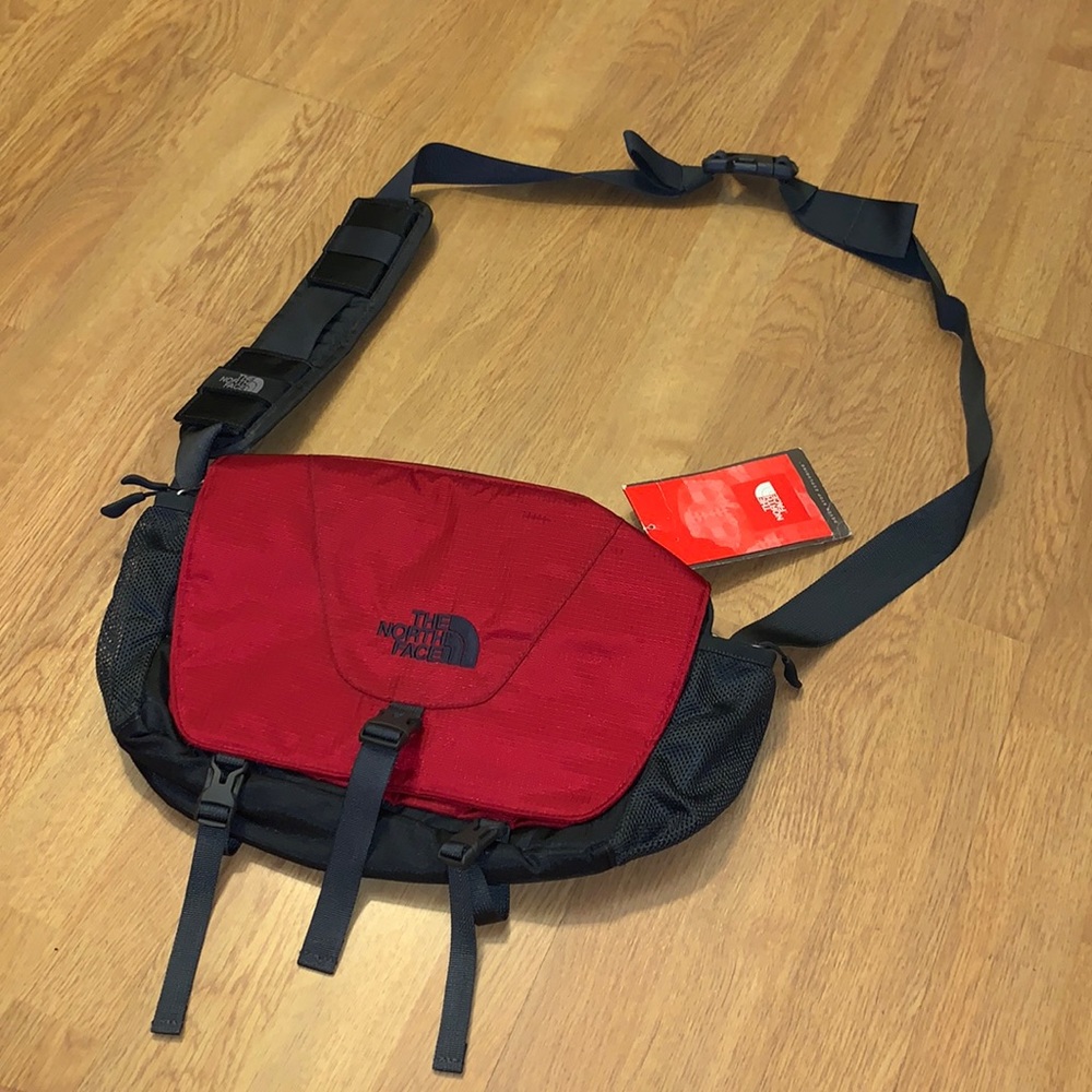 NWT The North Face Itinerant Lumbar Messenger Bag
